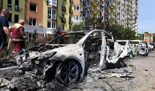 Kiev sufrió un ataque masivo durante la madrugada del domingo, con más de 40 misiles y 120 drones rusos, dejando un saldo de un muerto y 16 heridos Kiev sufrió un ataque masivo durante la madrugada del domingo, con más de 40 misiles y 120 drones rusos, dejando un saldo de un muerto y 16 heridos