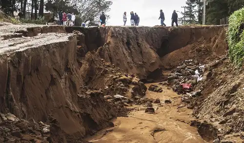 El sistema frontal que afecta a Chile deja cuatro fallecidos, una persona desaparecida y más de 1.600 damnificados El sistema frontal que afecta a Chile deja cuatro fallecidos, una persona desaparecida y más de 1.600 damnificados