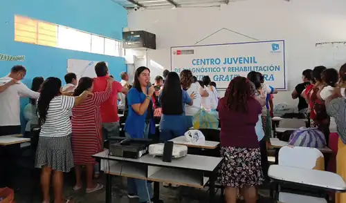 144 adolescentes participan en programas socioeducativos y reciben herramientas para mejorar la relación con sus padres. Foto: difusión. corte-de-piura