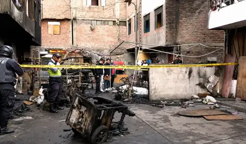 Familiares denuncian presunta extorsión detrás del incendio en jirón Pisagua Familiares denuncian presunta extorsión detrás del incendio en jirón Pisagua