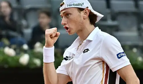 Ignacio Buse continúa destacando en el ATP 250 de Kitzbühel tras vencer a Kilian Feldbausch. Ignacio Buse