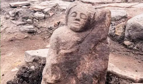 Escultura de piedra que representa a un genio. Foto: The Vindolanda Trust