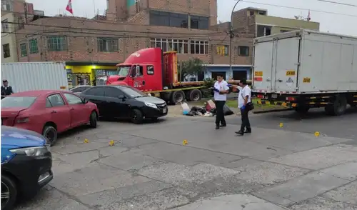 Detenidos presuntos integrantes de banda criminal tras asalto a camión de carga en Lima Detenidos presuntos integrantes de banda criminal tras asalto a camión de carga en Lima
