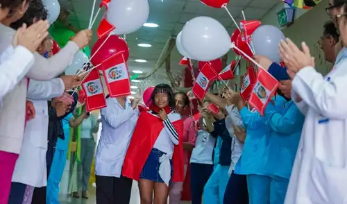 "Me voy celebrando la vida": niña pucallpina de 13 años toca la campana de la victoria tras vencer la leucemia