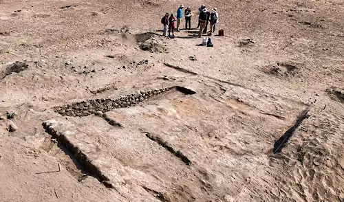 Pacatnamú, un complejo arqueológico de 92 hectáreas, floreció entre los siglos III y XV, y su investigación busca desentrañar su impacto político, religioso y comunitario en el antiguo Perú. Pacatnamú, un complejo arqueológico de 92 hectáreas, floreció entre los siglos III y XV, y su investigación busca desentrañar su impacto político, religioso y comunitario en el antiguo Perú.