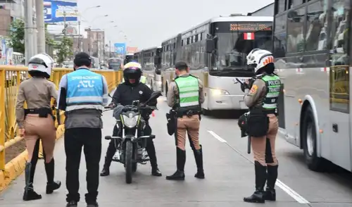 La Policía Nacional del Perú y la ATU han realizado 24 operativos en 2026, sancionando a 346 conductores por ingresar ilegalmente a la vía del Metropolitano. La Policía Nacional del Perú y la ATU han realizado 24 operativos en 2026, sancionando a 346 conductores por ingresar ilegalmente a la vía del Metropolitano.