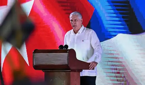 El presidente de Cuba, Miguel Díaz-Canel, acusó a Estados Unidos de implementar una "política genocida" mediante sanciones que buscan apoderarse del país. El presidente de Cuba, Miguel Díaz-Canel, acusó a Estados Unidos de implementar una "política genocida" mediante sanciones que buscan apoderarse del país.