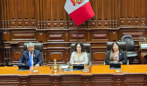Cecilia Chacón continúa con advertencia a congresistas opositores