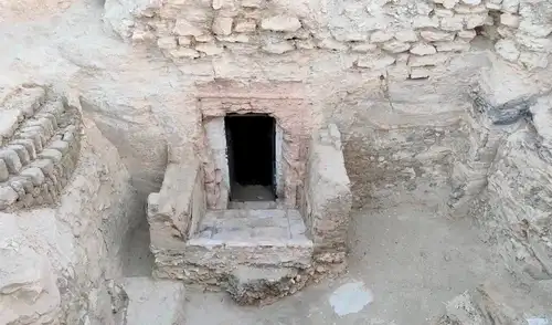 Una tumba egipcia antigua hasta ahora desconocida fue hallada en la necrópolis tebana. Foto: Ministerio de Turismo y Antigüedades de Egipto