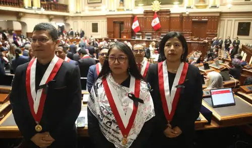 Colchado, Ruth Luque e Indira Huilca lucen un lazo negro en su vestimenta a minutos de mensaje a la Nación de Keiko Fujimori