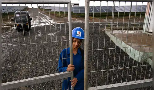 A pesar de la liberalización parcial, el Gobierno reafirma que la economía estatal sigue siendo central. Foto: AFP. Cuba abre al sector privado, Gobierno de Cuba