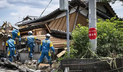Japón elevó a 34 los fallecidos por el potente terremoto que sacudió Kumamoto y mantiene miles de personas en refugios temporales