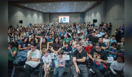 Seguidores de la literatura juvenil. Foto: CPL. Seguidores de la literatura juvenil. Foto: CPL.
