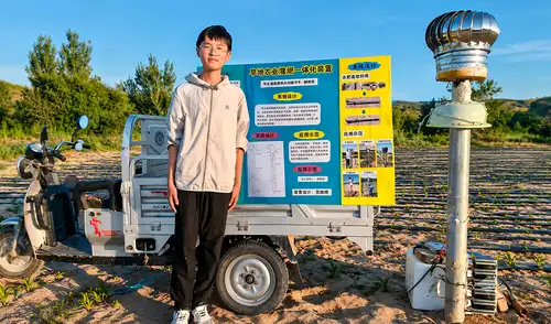 El mecanismo de Jia Mingxuan transforma vapor en agua para regar árboles en regiones áridas. El mecanismo de Jia Mingxuan transforma vapor en agua para regar árboles en regiones áridas.