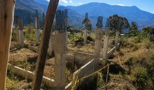 La presidenta Keiko Fujimori destacó la pérdida de miles de millones por corrupción y mala gestión, contemplando 77 proyectos de salud paralizados con un costo de S/4.836 millones en Perú. La presidenta Keiko Fujimori destacó la pérdida de miles de millones por corrupción y mala gestión, contemplando 77 proyectos de salud paralizados con un costo de S/4.836 millones en Perú.