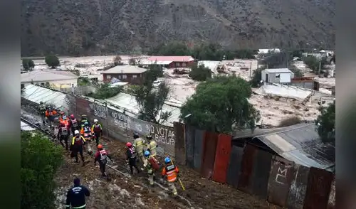 Un temporal en Chile causa la muerte de dos personas en Panguipulli, Región de Los Ríos, tras la caída de un árbol sobre su vehículo Un temporal en Chile causa la muerte de dos personas en Panguipulli, Región de Los Ríos, tras la caída de un árbol sobre su vehículo