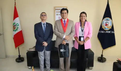 Durante el encuentro, se abordó la próxima firma de un convenio interinstitucional que beneficiará a funcionarios y familiares. Foto: difusión. corte-de-piura