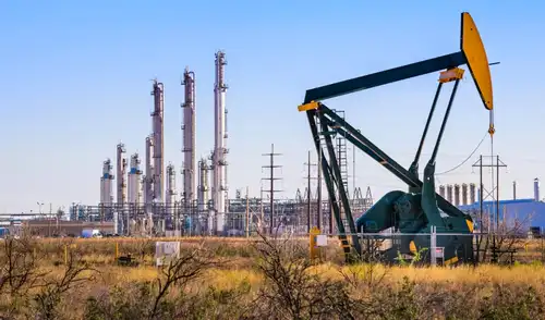 El descenso de la producción petrolera mantiene el desafío de reactivar inversiones y reducir la dependencia de las importaciones de combustibles. El descenso de la producción petrolera mantiene el desafío de reactivar inversiones y reducir la dependencia de las importaciones de combustibles.