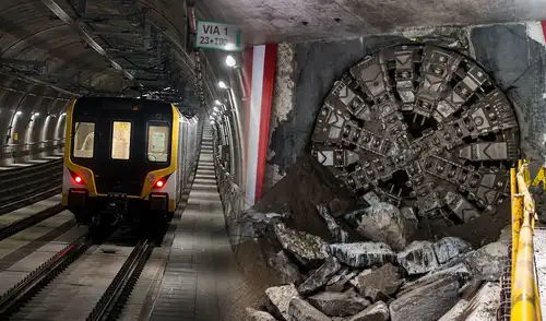 Este avance permitirá continuar hacia Carmen de la Legua, donde finalizará el túnel. Al concluir, el Ramal beneficiará a más de 2,5 millones de usuarios en su operación. El 'monstruo' subterráneo de 1.750 toneladas que construye el Metro bajo el Callao avanza a su última estación