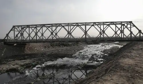 La Municipalidad del Callao alerta sobre el riesgo de que los puentes Bailey, vitales para el ingreso al Aeropuerto Internacional Jorge Chávez, queden comprometidos ante lluvias intensas.