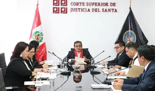 Durante el encuentro, se destacó el avance en compromisos previos y se anunció el inicio de trabajos para un nuevo Centro Emergencia Mujer. Foto: difusión. corte-del-santa