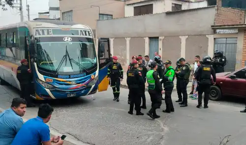 Efectivos de la Policía Nacional en el lugar del incidente. Efectivos de la Policía Nacional en el lugar del incidente.