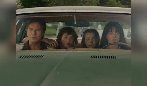 Escena de la película dirigida por David Robert Mitchell. Escena de la película dirigida por David Robert Mitchell.