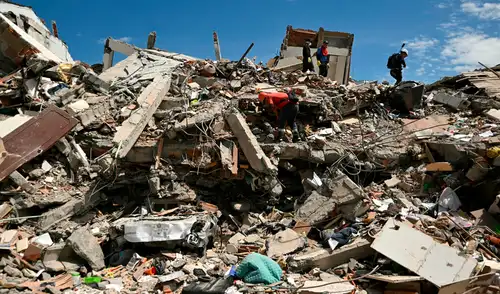 Deivi y Winder Delfín, dos hermanos de 15 y 17 años, sobrevivieron a los devastadores terremotos en Venezuela, donde perdieron a su madre y a otros familiares cercanos.