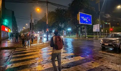 Intensa llovizna en Lima. llovizna en lima
