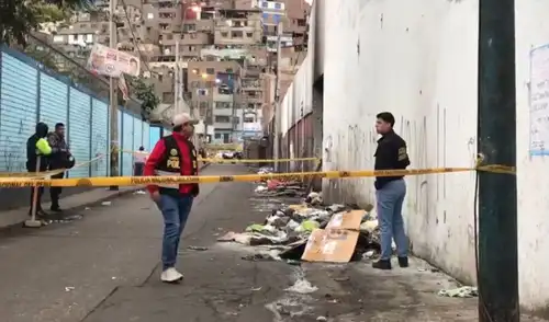 Una joven fue encontrada sin vida y calcinada en la madrugada de este lunes, en los alrededores de la Cachina, en La Victoria. La Policía investiga las circunstancias del crimen. Una joven fue encontrada sin vida y calcinada en la madrugada de este lunes, en los alrededores de la Cachina, en La Victoria. La Policía investiga las circunstancias del crimen.