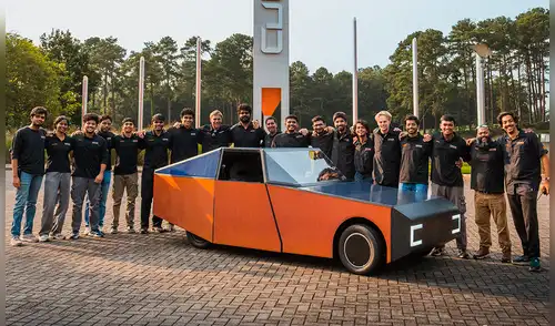Este innovador vehículo integra más de 1.700 células fotovoltaicas en su carrocería. Foto: courtesy BMW. Deep Orange 17, el vehículo solar, Estados Unidos, BMW