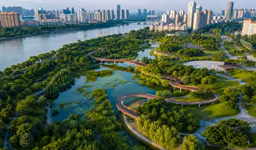 El modelo de 'ciudad esponja', que incluye parques y espacios permeables, se presenta como una solución efectiva.