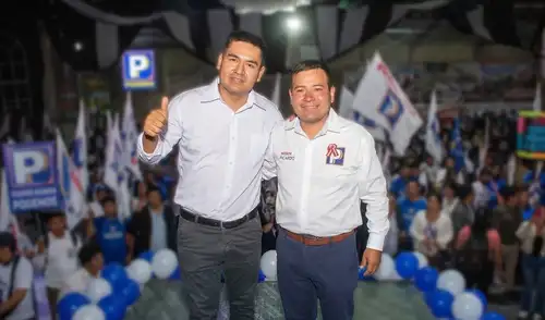 En campaña. Renol Pichardo y Richard Zavala, durante una actividad de Podemos Perú en Santa Rosa, Vraem. En campaña. Renol Pichardo y Richard Zavala, durante una actividad de Podemos Perú en Santa Rosa, Vraem.