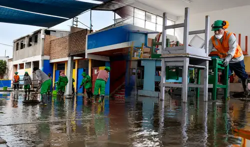 El Minedu coordina con UGEL para garantizar el servicio educativo y la seguridad escolar. Mientras tanto, el Pronied trabaja en la recuperación de la infraestructura dañada para normalizar las actividades.