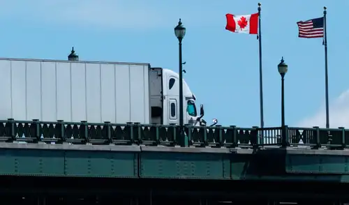 Los posibles aranceles afectarían importaciones canadienses por 20,000 millones de dólares, un 5.5% de exportaciones hacia EE. UU. Foto: AFP. Estados Unidos, aranceles, Canadá, Donald Trump