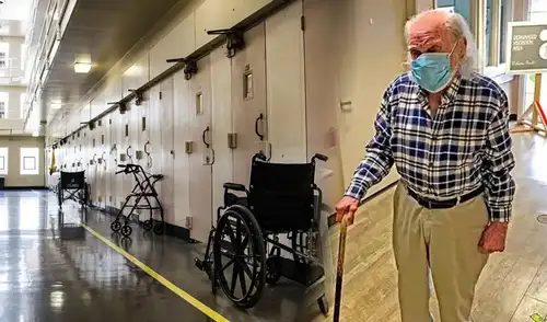 Francis Clifford Smith, conocido como "el hombre de los pájaros de Osborn", murió a los 101 años tras más de 70 años en prisión por un asesinato en 1950 en Connecticut.