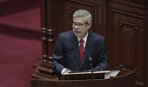 El premier Luis Galarreta acude con todo su gabinete al hemiciclo del Congreso de la República y presenta ante la Cámara de Diputados su plan de gobierno.