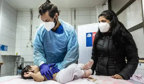 El Perú ha comenzado a aplicar una nueva vacuna para proteger a los bebés del virus sincicial respiratorio (VSR) antes de su nacimiento, informaron especialistas durante una conferencia en Lima.