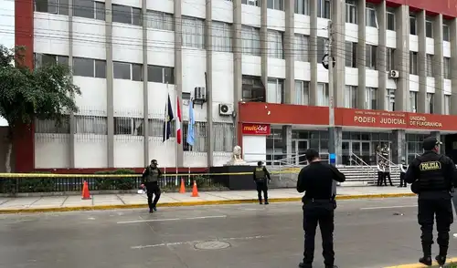 Callao: hallan presunto objeto explosivo en bolsa frente a la Corte Superior de Justicia Callao: hallan presunto objeto explosivo en bolsa frente a la Corte Superior de Justicia