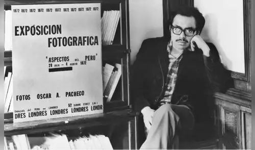 Óscar Pacheco, un fotógrafo de alta formación académica, un docente tenaz, un ser humano admirable. En una exposición en la embajada de Perú en Londres en 1972. Óscar Pacheco, un fotógrafo de alta formación académica, un docente tenaz, un ser humano admirable. En una exposición en la embajada de Perú en Londres en 1972.