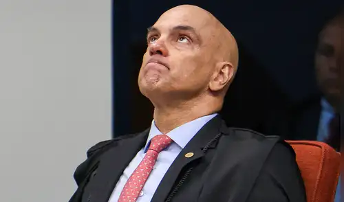 La investigación sobre Vorcaro reveló mensajes entre él y Moraes. Foto: AFP. Alexandre de Moraes, juez del Supremo de Brasil, Daniel Vorcaro