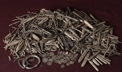 En Dinamarca descubrieron el mayor tesoro de plata perteneciente a la época vikinga. Foto: Museos del Norte de Jutlandia En Dinamarca descubrieron el mayor tesoro de plata perteneciente a la época vikinga. Foto: Museos del Norte de Jutlandia