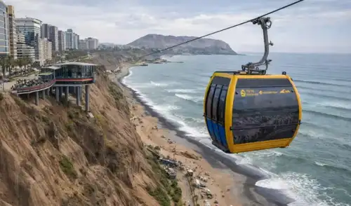 El primer teleférico de Lima iniciará operaciones en Miraflores en los próximos días, conectando la parte alta del distrito con Playa Redondo. El primer teleférico de Lima iniciará operaciones en Miraflores en los próximos días, conectando la parte alta del distrito con Playa Redondo.