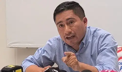 Aldo Carlos Mariños, exalcalde de Pataz y candidato al Gobierno Regional de La Libertad, niega vínculos con testigo del cuádruple crimen en Trujillo y asegura no contar con seguridad personal. Aldo Carlos Mariños, exalcalde de Pataz y candidato al Gobierno Regional de La Libertad, niega vínculos con testigo del cuádruple crimen en Trujillo y asegura no contar con seguridad personal.