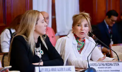 Andrea Medina y Jeenny Samanez, diputadas de Obras. Andrea Medina y Jeenny Samanez, diputadas de Obras.