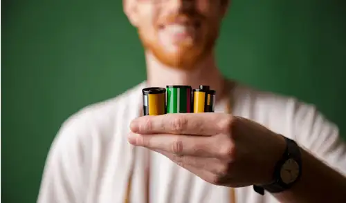Si las pilas AA o AAA dejan de funcionar, puede deberse a suciedad o oxidación en los bornes metálicos. Si las pilas AA o AAA dejan de funcionar, puede deberse a suciedad o oxidación en los bornes metálicos.
