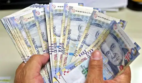 El aumento de la RMV a S/1.300 no obliga a subir todos los salarios, pero sí puede llevar a revisar las remuneraciones más cercanas al nuevo piso. El aumento de la RMV a S/1.300 no obliga a subir todos los salarios, pero sí puede llevar a revisar las remuneraciones más cercanas al nuevo piso.