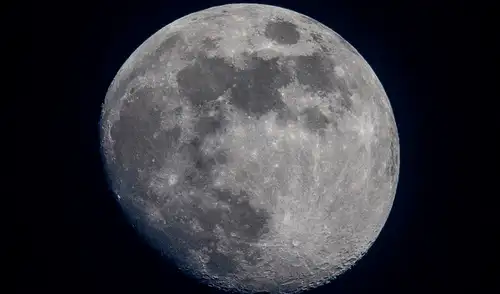 La carrera espacial entre Estados Unidos y la Unión Soviética impulsó en 1967 la creación del Tratado del Espacio Ultraterrestre, que prohíbe la reclamación de la Luna. La carrera espacial entre Estados Unidos y la Unión Soviética impulsó en 1967 la creación del Tratado del Espacio Ultraterrestre, que prohíbe la reclamación de la Luna.