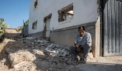 El sismo de magnitud 5,1 que afectó Junín el 18 de julio aún deja a muchas familias viviendo en carpas y materiales improvisados. Las ayudas son insuficientes y la situación es crítica. El sismo de magnitud 5,1 que afectó Junín el 18 de julio aún deja a muchas familias viviendo en carpas y materiales improvisados. Las ayudas son insuficientes y la situación es crítica.