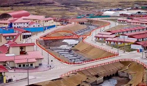 En Perú, se construyó Nueva Morococha para reubicar a familias de la antigua localidad afectada por el proyecto minero Toromocho.